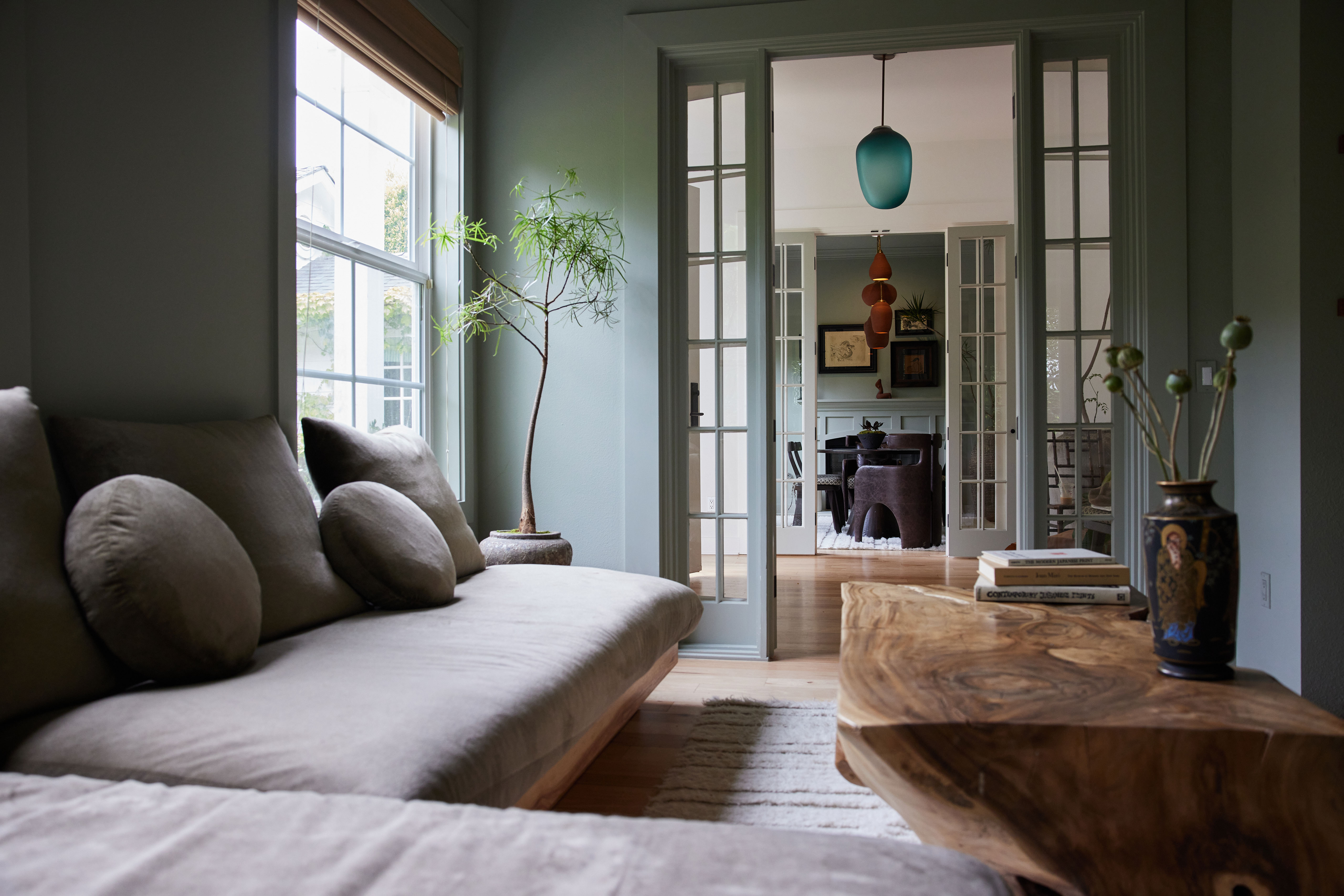 01-katrina-caso-tamposi-family-room-dining-room-interior